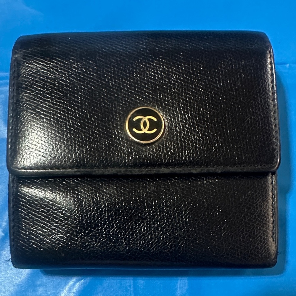 CHANEL Black Caviar Leather Compact Wallet with Gold CC Medallion